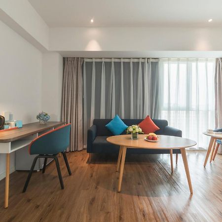Holiday Inn Express Qingdao Chengyang Central By Ihg Екстериор снимка